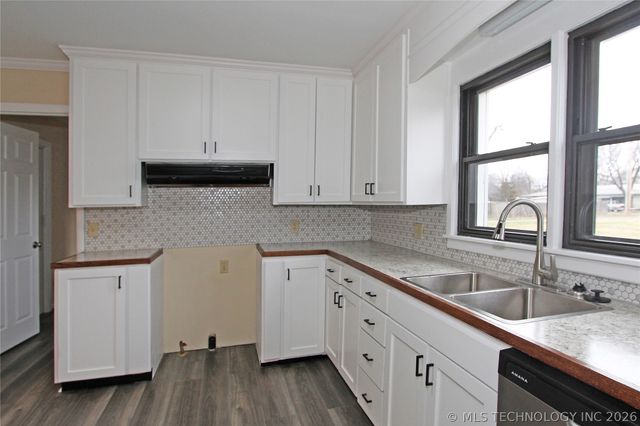 616 S Maple Street, Nowata, OK 74048