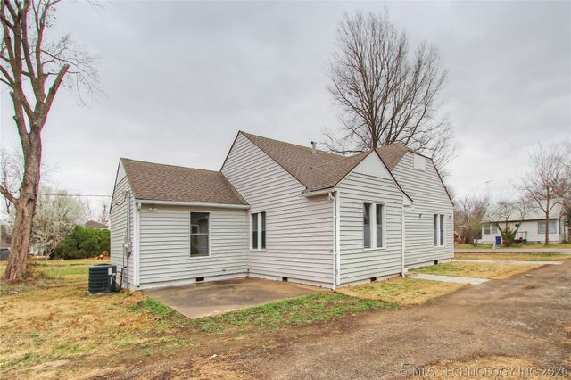 616 S Maple Street, Nowata, OK 74048