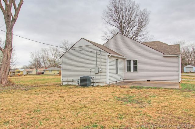 616 S Maple Street, Nowata, OK 74048