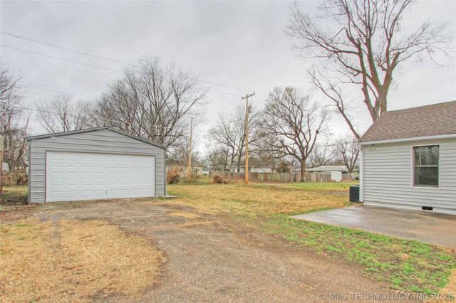616 S Maple Street, Nowata, OK 74048