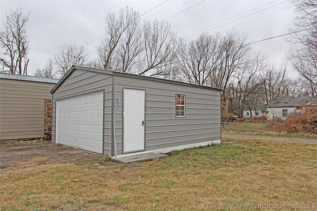 616 S Maple Street, Nowata, OK 74048
