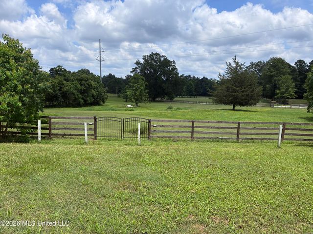 5988 Henderson Road, Pearl, MS 39208