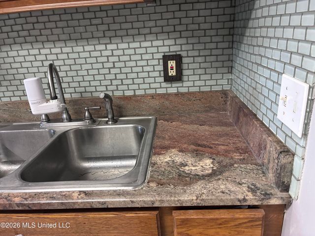 5988 Henderson Road, Pearl, MS 39208