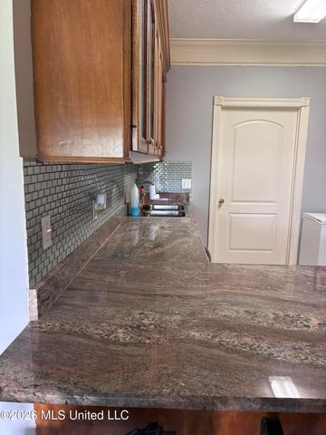 5988 Henderson Road, Pearl, MS 39208