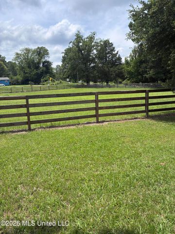 5988 Henderson Road, Pearl, MS 39208