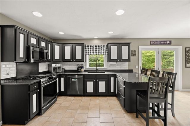 7 Parsons Walk, Berkley, MA 02779