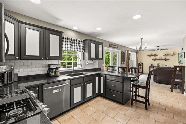 7 Parsons Walk, Berkley, MA 02779