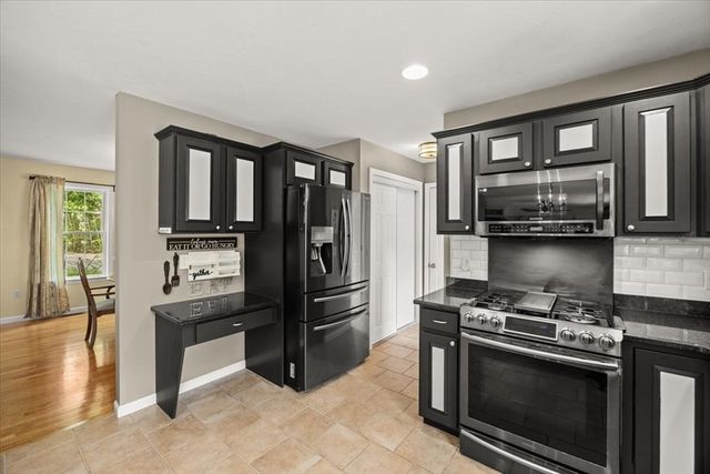 7 Parsons Walk, Berkley, MA 02779