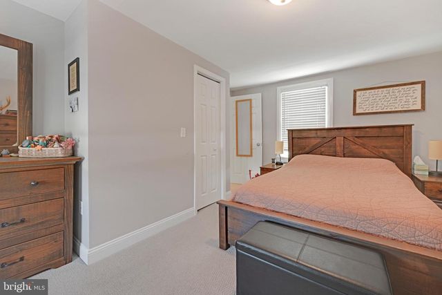 2 CHESTNUT ST, Lenhartsville, PA 19534