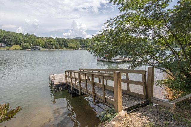 346 Woodland Lane, Hayesville, NC 28904