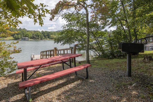346 Woodland Lane, Hayesville, NC 28904