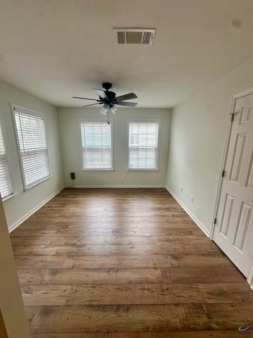 129 Kingston Village Drive, Perry, GA 31069