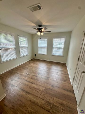 129 Kingston Village Drive, Perry, GA 31069