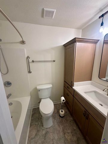 129 Kingston Village Drive, Perry, GA 31069