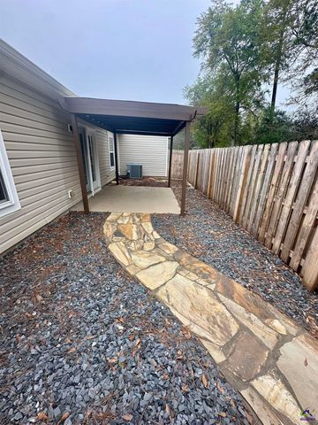 129 Kingston Village Drive, Perry, GA 31069