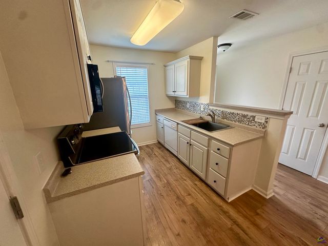 129 Kingston Village Drive, Perry, GA 31069