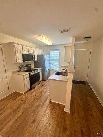 129 Kingston Village Drive, Perry, GA 31069