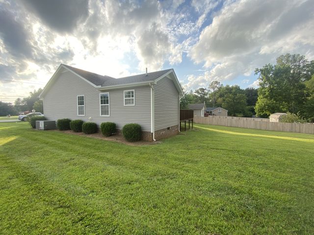 208 Arrowhead Dr, Mcminnville, TN 37110