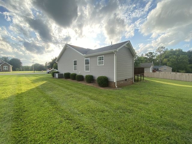208 Arrowhead Dr, Mcminnville, TN 37110
