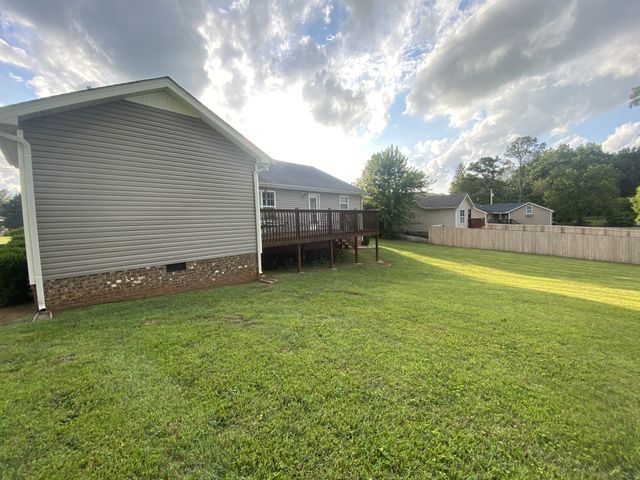208 Arrowhead Dr, Mcminnville, TN 37110