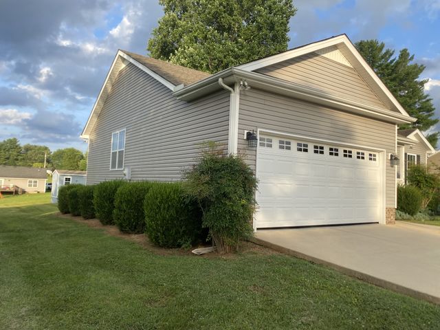 208 Arrowhead Dr, Mcminnville, TN 37110