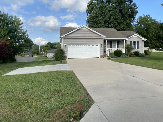 208 Arrowhead Dr, Mcminnville, TN 37110