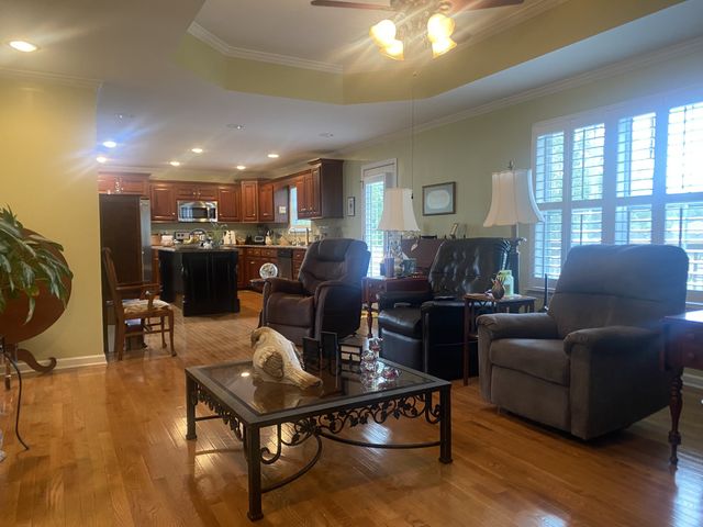 208 Arrowhead Dr, Mcminnville, TN 37110