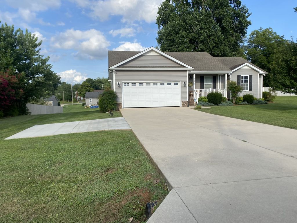 208 Arrowhead Dr, Mcminnville, TN 37110
