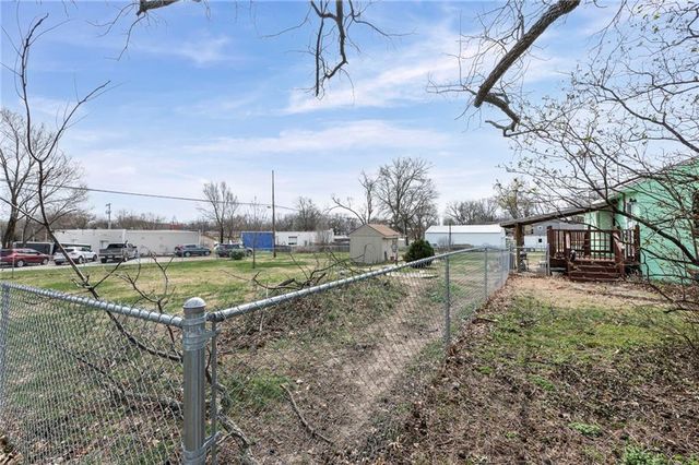 108 N Madison Street, Spring Hill, KS 66083