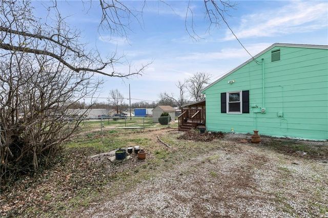 108 N Madison Street, Spring Hill, KS 66083