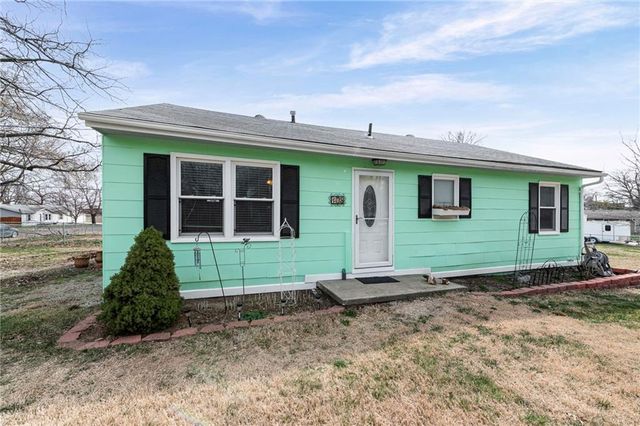 108 N Madison Street, Spring Hill, KS 66083