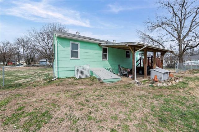 108 N Madison Street, Spring Hill, KS 66083