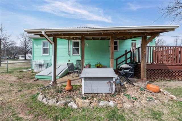 108 N Madison Street, Spring Hill, KS 66083