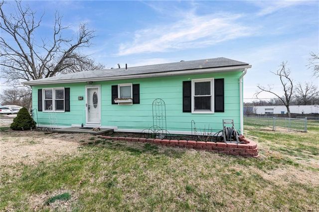 108 N Madison Street, Spring Hill, KS 66083