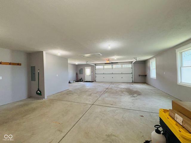 6820 W Rd 150 N, Bargersville, IN 46106