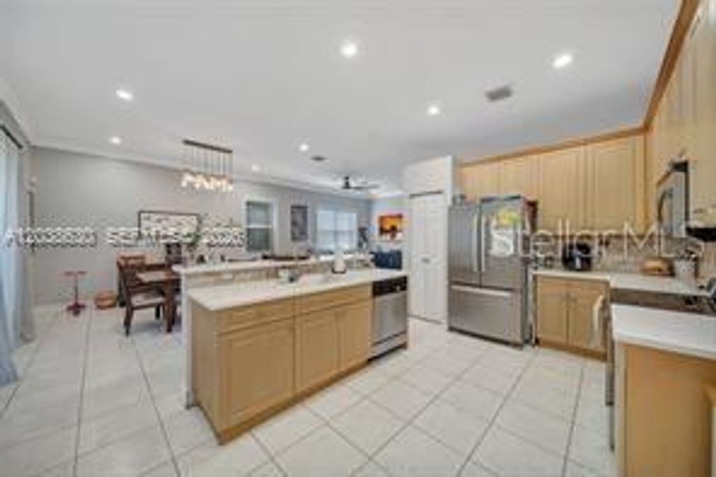 Image 14 of property listing at 1531 SW 194TH TERRACE, Pembroke Pines, FL 33029