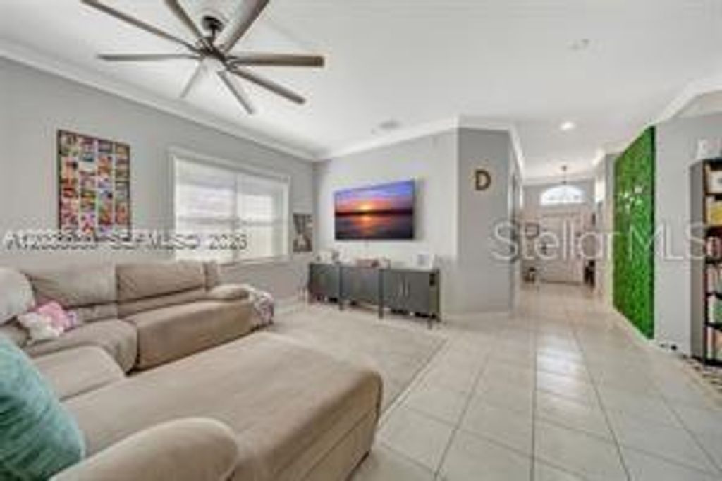 Image 4 of property listing at 1531 SW 194TH TERRACE, Pembroke Pines, FL 33029