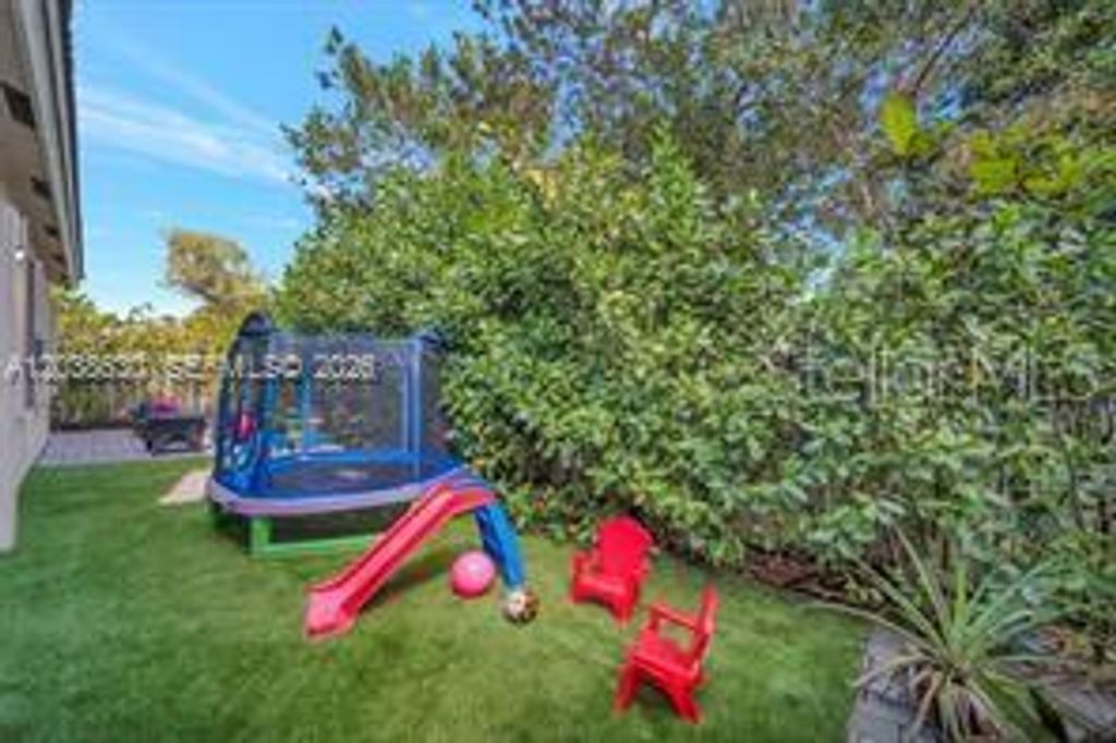 Image 36 of property listing at 1531 SW 194TH TERRACE, Pembroke Pines, FL 33029