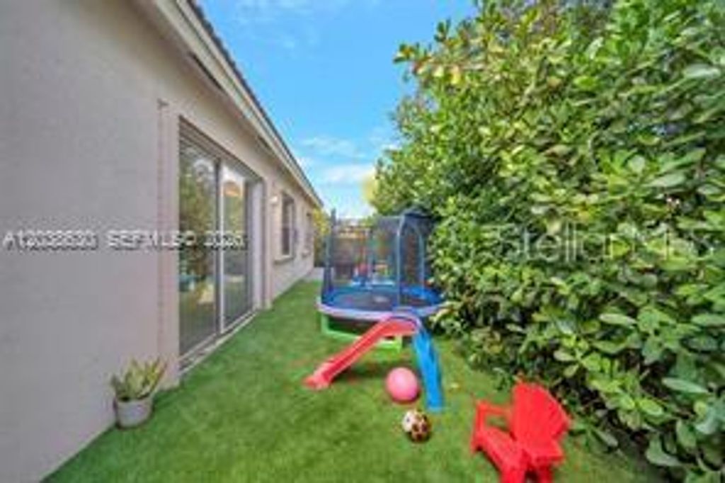 Image 37 of property listing at 1531 SW 194TH TERRACE, Pembroke Pines, FL 33029
