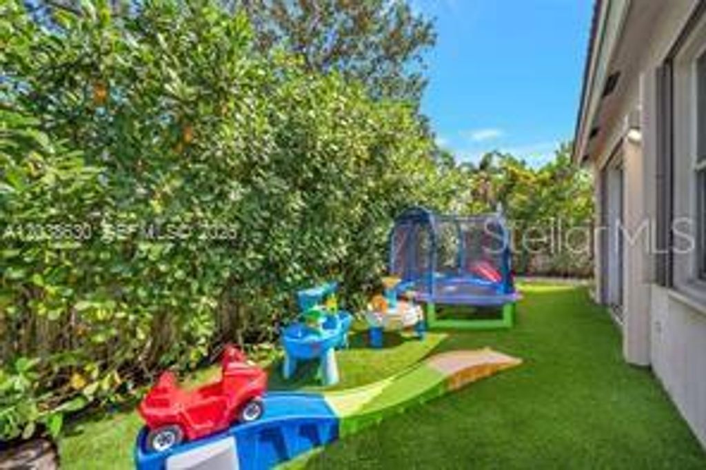 Image 39 of property listing at 1531 SW 194TH TERRACE, Pembroke Pines, FL 33029