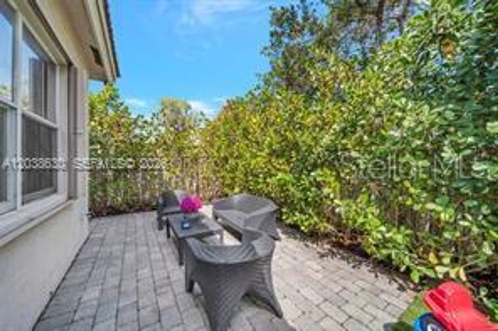 Image 40 of property listing at 1531 SW 194TH TERRACE, Pembroke Pines, FL 33029
