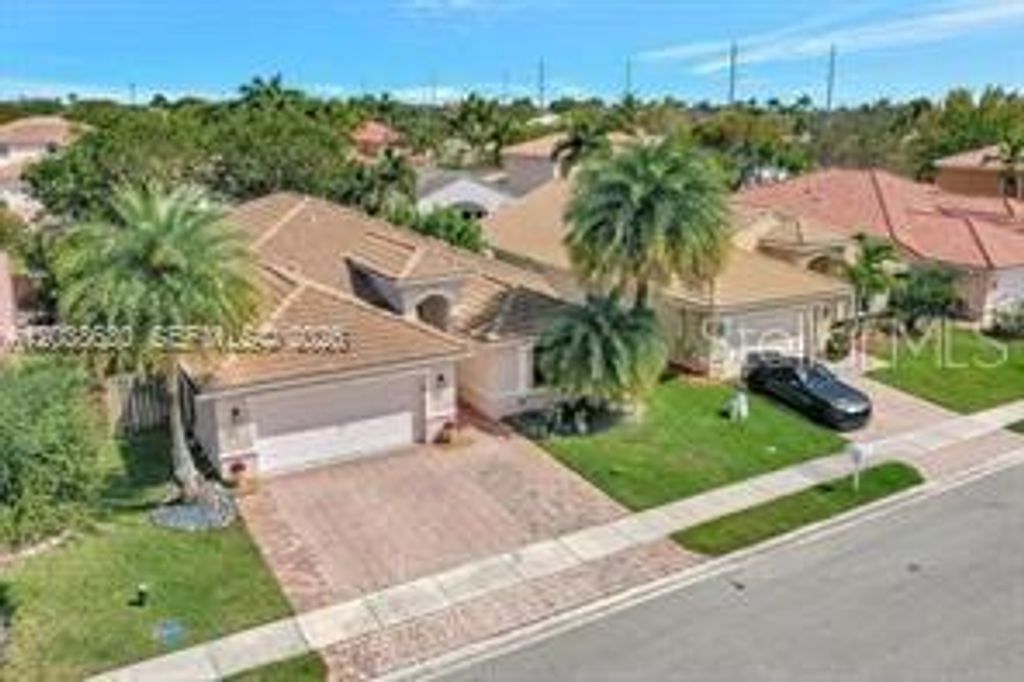 Image 47 of property listing at 1531 SW 194TH TERRACE, Pembroke Pines, FL 33029
