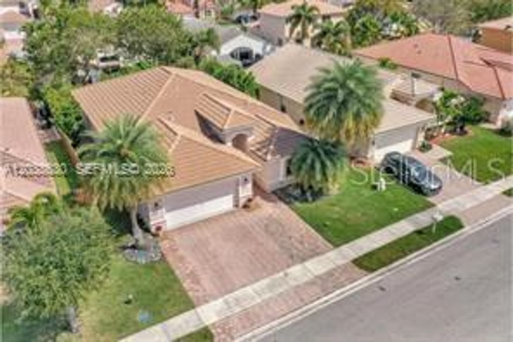 Image 51 of property listing at 1531 SW 194TH TERRACE, Pembroke Pines, FL 33029