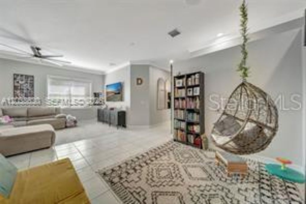 Image 9 of property listing at 1531 SW 194TH TERRACE, Pembroke Pines, FL 33029
