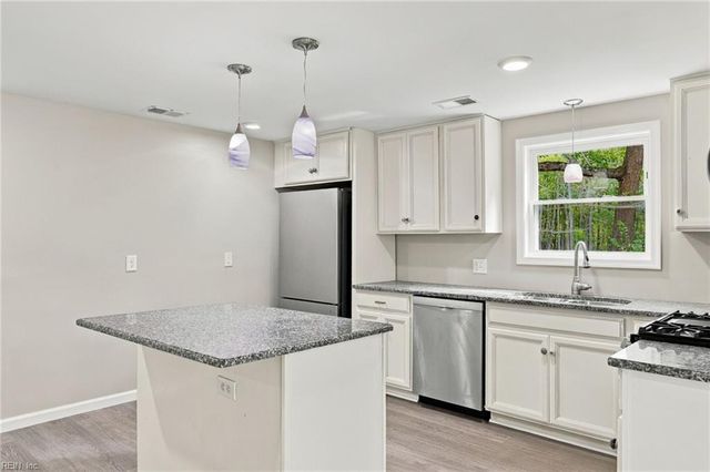 400 Pioneer RD, Suffolk, VA 23437