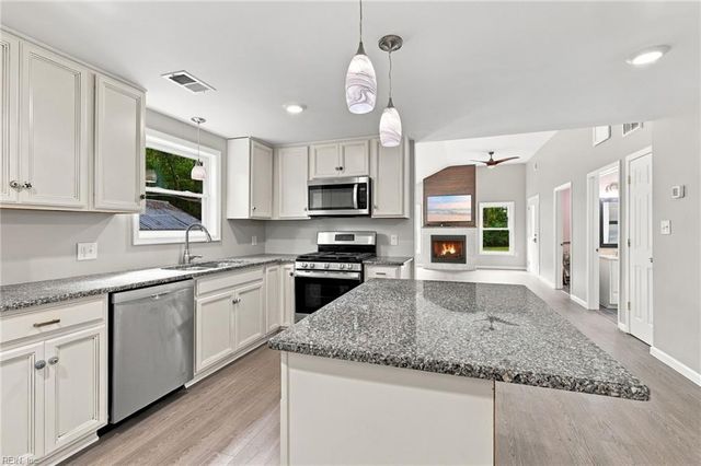 400 Pioneer RD, Suffolk, VA 23437