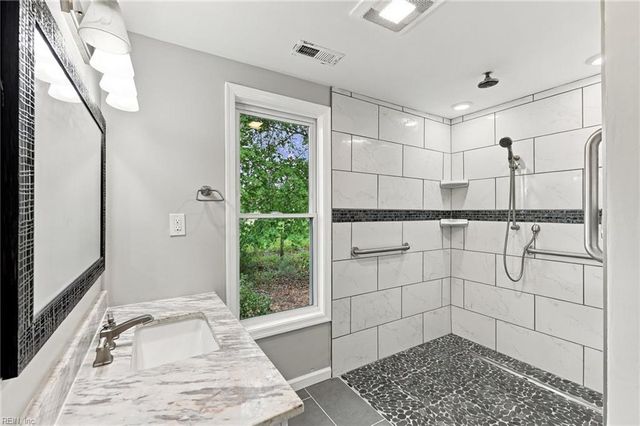 400 Pioneer RD, Suffolk, VA 23437