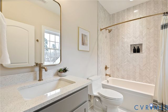 449 River Notch Dr, Goochland, VA 23238