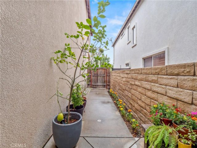 24842 Noelle, Newhall, CA 91321