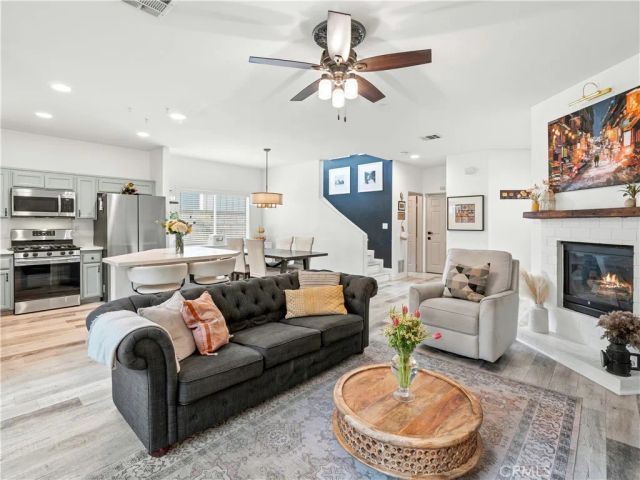 24842 Noelle, Newhall, CA 91321
